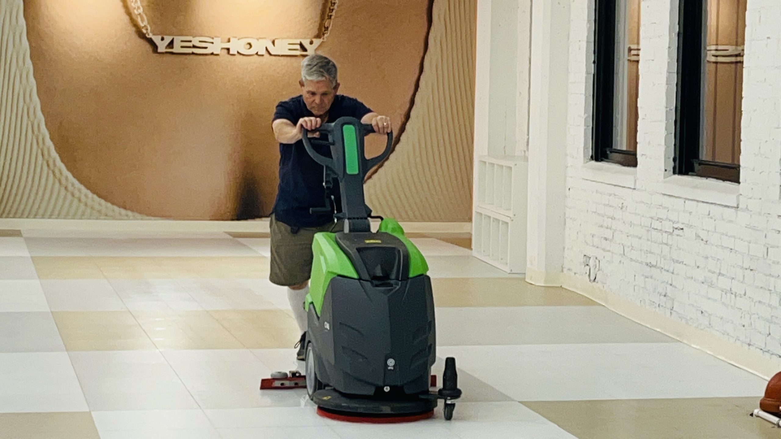 Using-Floor-Machine-2-scaled Using-Floor-Machine-2-scaled